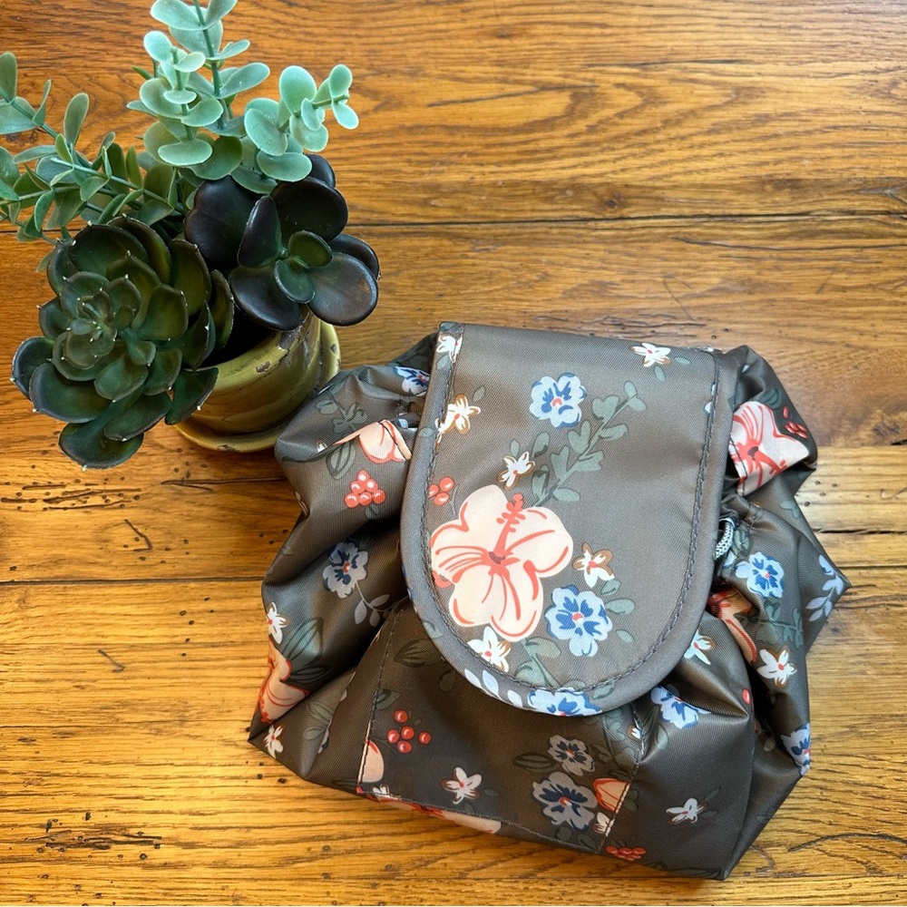 🌸3 for $20🌸 Drawstring Lay Flat Floral Cosmetics Bag NWOT